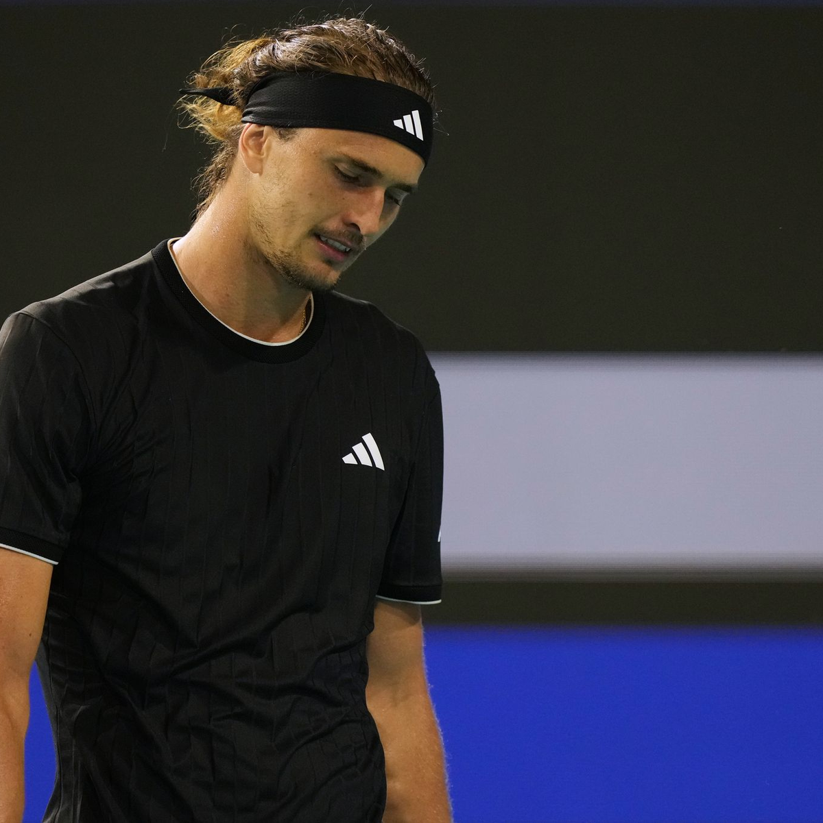 Scheiterte in Miami erneut an Jannik Sinner: Alexander Zverev hat die letzten sieben Duelle mit dem Italiener verloren. - Foto: Marta Lavandier/AP/dpa