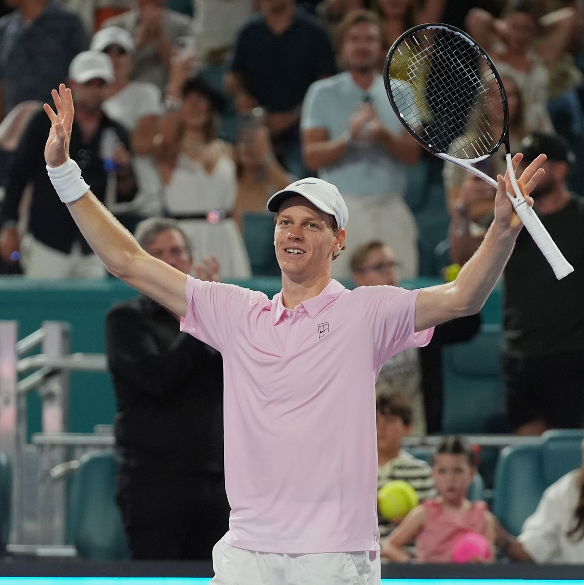 Jannik Sinner gewann das hochklassige Match gegen Alexander Zverev nach 1:53 Stunden. - Foto: Marta Lavandier/AP/dpa