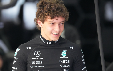 Kimi Antonelli startet auch in Japan von ganz vorn. - Foto: Hiro Komae/AP/dpa