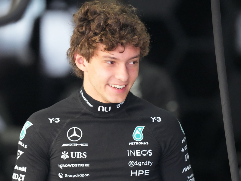 Kimi Antonelli startet auch in Japan von ganz vorn. - Foto: Hiro Komae/AP/dpa