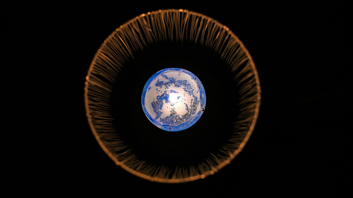 Kerzenlicht für den Planeten: Weltweit wird es bei der «Earth Hour» nach und nach dunkel. - Foto: Elisa Schu/dpa