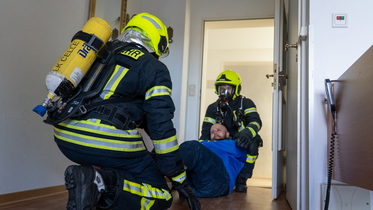FW Flotwedel: Realistische Einsatzübung im Seniorenhof Voss: Löschzug Wienhausen probt den Ernstfall - Foto: presseportal.de