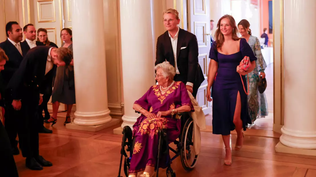 Prinzessin Astrid (v) musste wegen einer Lungenentzündung behandelt werden. (Archivbild).  - Bild: Hanna Johre/NTB/AP/dpa