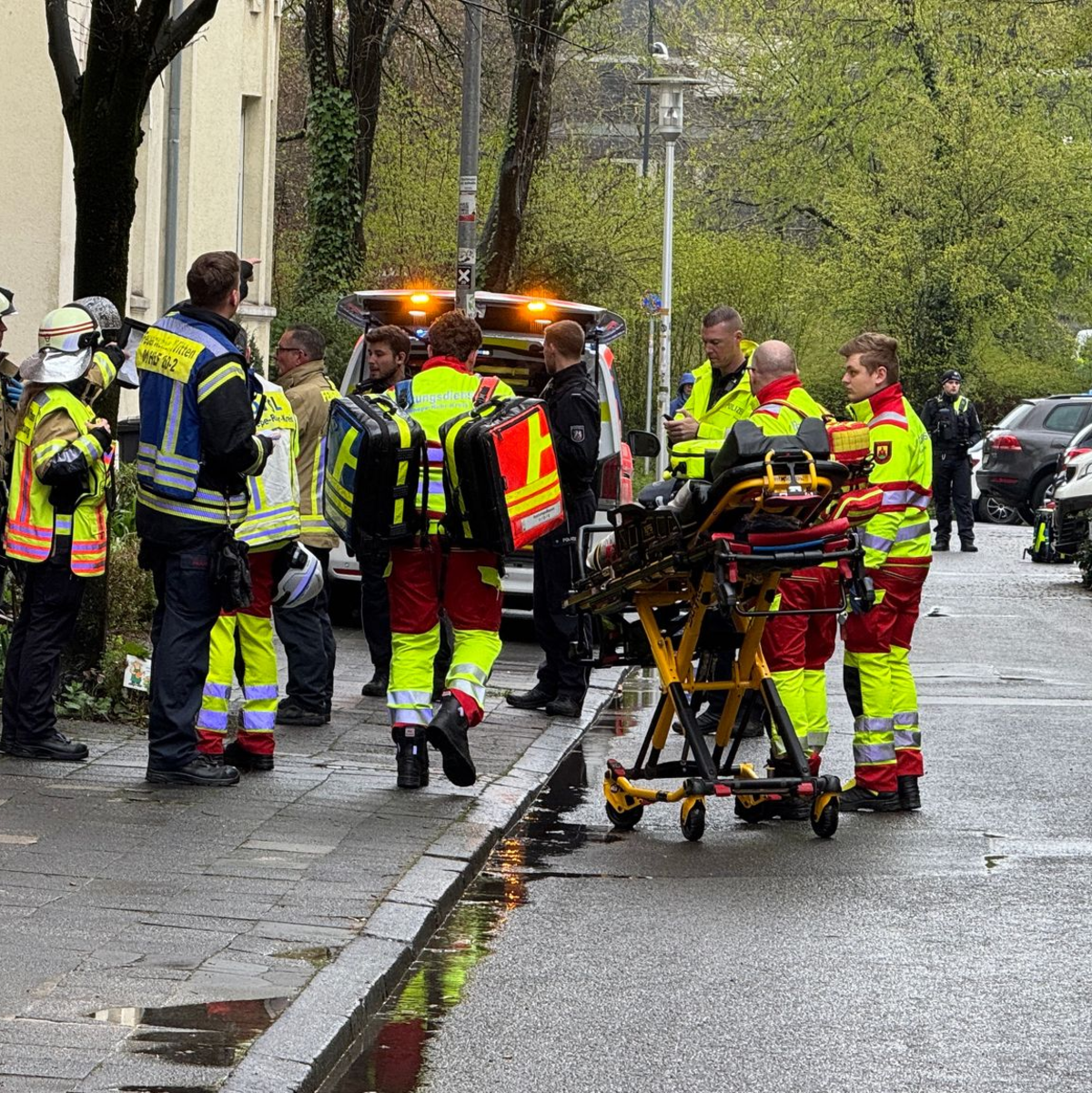 Der Verdächtige hat laut Polizei eine Frau und zwei Kinder verletzt, eines davon ist daraufhin verstorben. - Foto: Justin Brosch/dpa