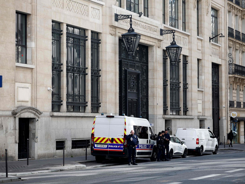 Nach einem Anschlagsversuch auf eine US-Bank in Paris ermittelt die Anti-Terrorstaatsanwaltschaft. - Foto: Sebastien Dupuy/AFP/dpa