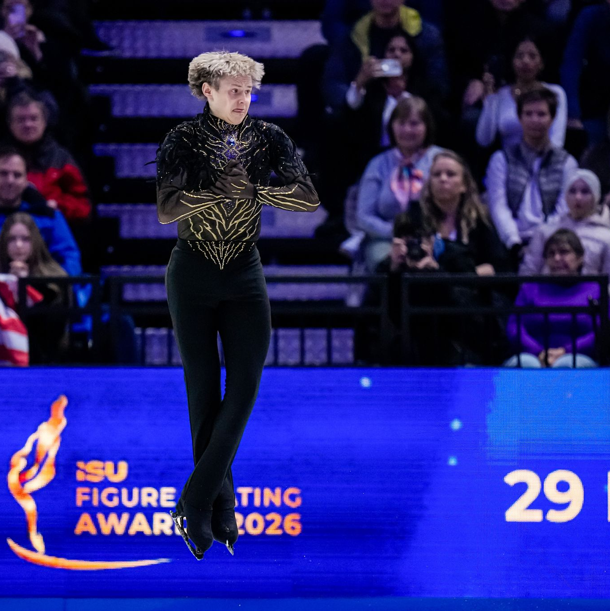 Ilia Malinin meldete sich bei der Eiskunstlauf-WM in eindrucksvoller Manier zurück. - Foto: Petr David Josek/AP/dpa