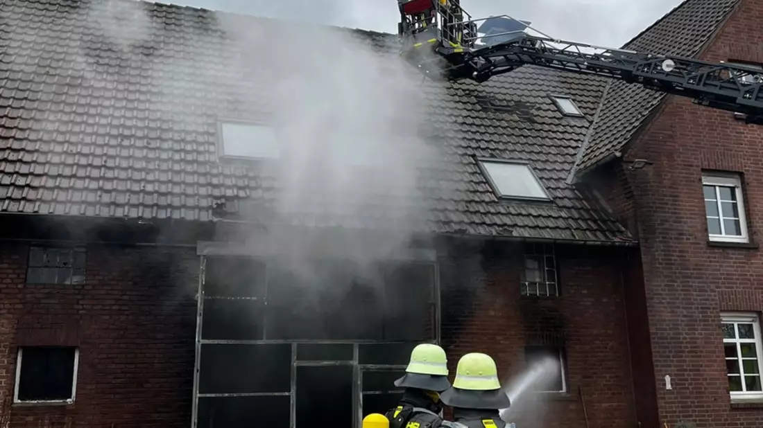 FW-WRN: Großbrand eines landwirtschaftlichen Betriebs in Werne-Ehringhausen - Bild: presseportal.de