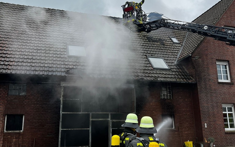 FW-WRN: Großbrand eines landwirtschaftlichen Betriebs in Werne-Ehringhausen - Foto: presseportal.de