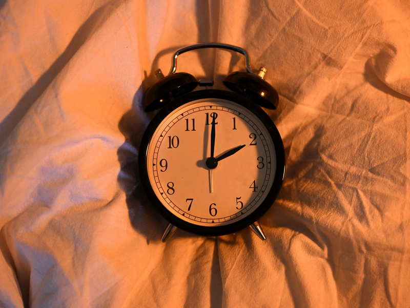 In Deutschland und den meisten Ländern Europas gilt wieder die Sommerzeit (Symbolbild)  - Foto: Elisa Schu/dpa