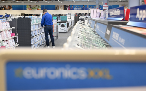 Euronics rechnet mit Umsatzrückgang im laufenden Geschäftsjahr. (Archivbild) - Foto: Marijan Murat/dpa
