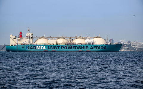 Gas-Frachter vor Dakar an der Küste von Senegal: LNG aus Afrika spielt eine wachsende Rolle. (Archivbild) - Foto: Bernd von Jutrczenka/dpa