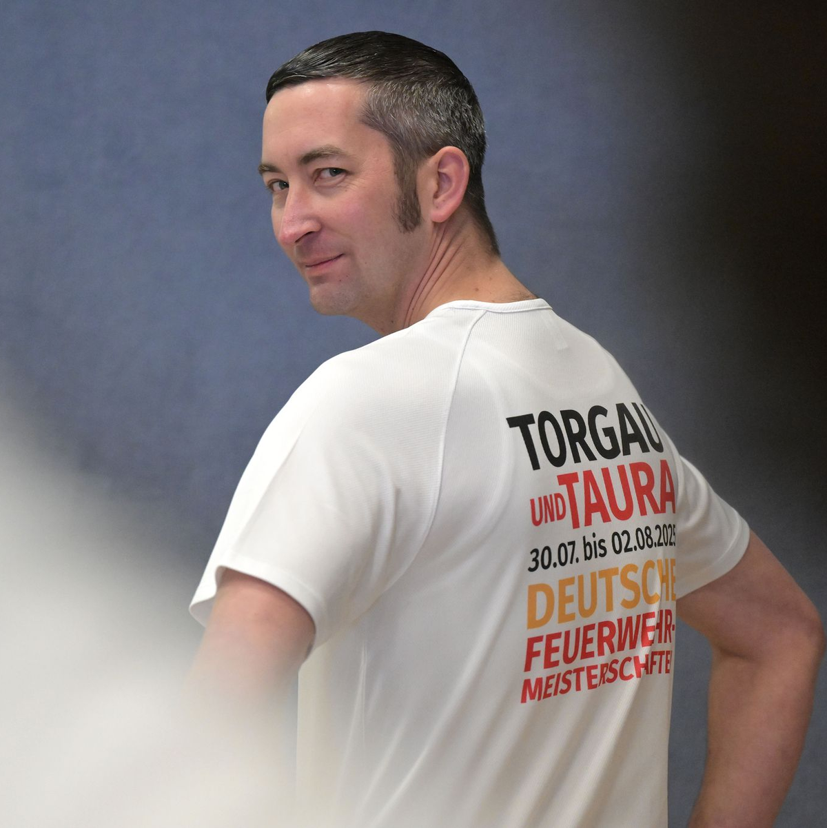 Richard Münder hat einen Eklat ausgelöst, weil bei Meisterschaften im Feuerwehrsport in Sachsen 2025 die geächtete erste Strophe des Deutschlandliedes erklang.  - Foto: Michael Bahlo/dpa