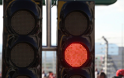 Ampel an einer Formel-1-Boxengasse (Archiv) - Foto: via dts Nachrichtenagentur