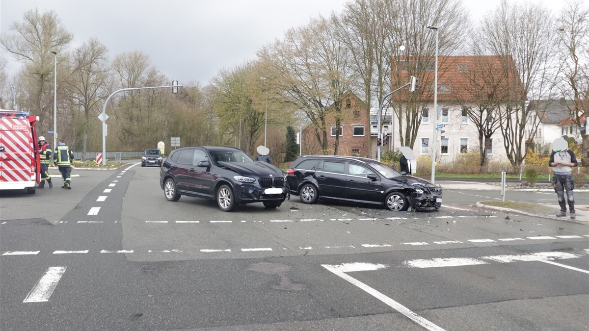 POL-HX: Verkehrsunfall mit einem verletzten Pkw- Fahrer in Brakel - Foto: presseportal.de