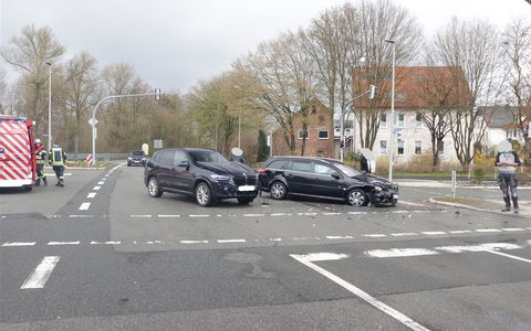 POL-HX: Verkehrsunfall mit einem verletzten Pkw- Fahrer in Brakel - Foto: presseportal.de