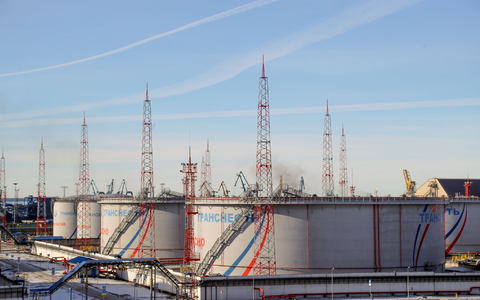 Der für den Ölexport wichtige Hafen Ust-Luga ist wiederholt von der Ukraine angegriffen worden. (Archivbild) - Foto: Igor Russak/dpa