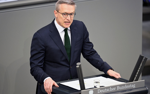 Minister Wildberger: KI wird Programmierer und Callcenter-BeschÀftigte ersetzen. (Archivbild) - Foto: Lilli Förter/dpa Minister Wildberger: KI wird Programmierer und Callcenter-BeschÀftigte ersetzen. (Archivbild) - Foto: Lilli Förter/dpa