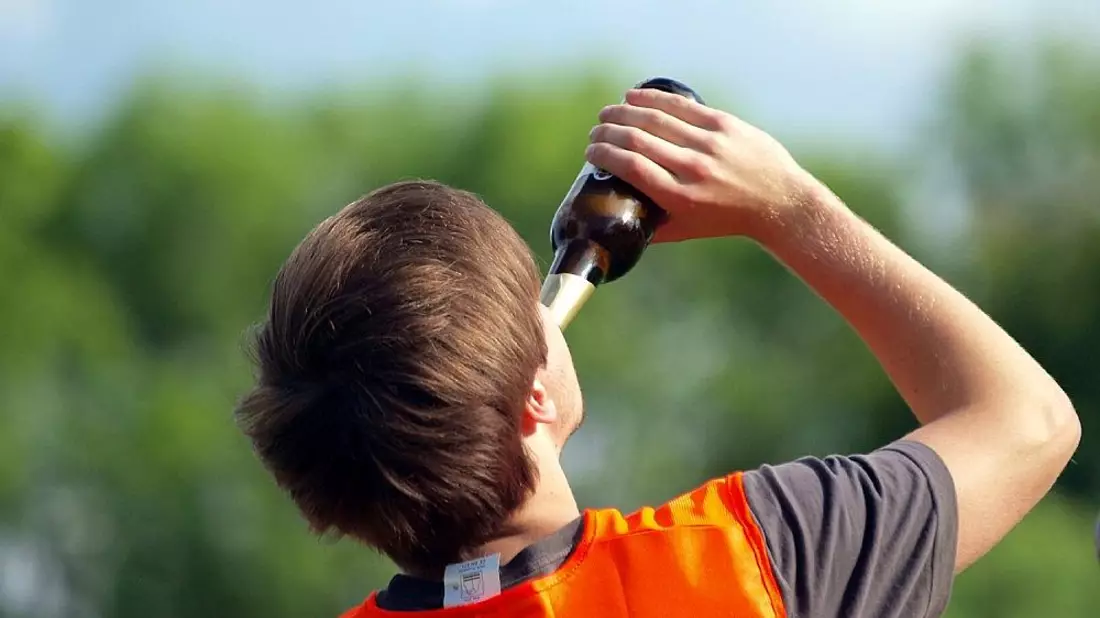 Biertrinkender Mann (Archiv) - Bild: via dts Nachrichtenagentur