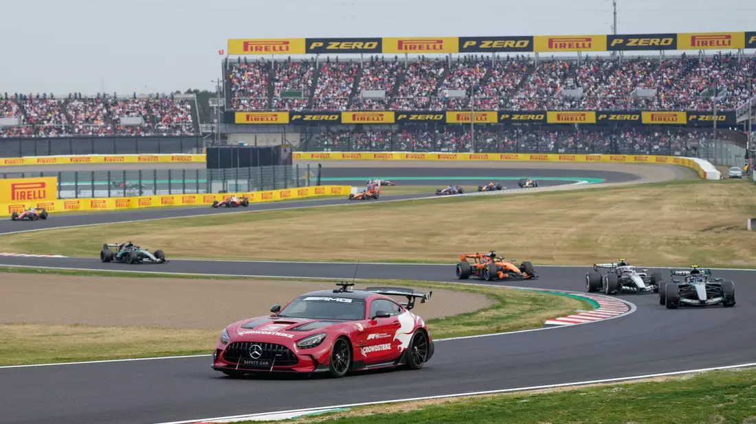 Eine Safety-Car-Phase entschied das Rennen in Suzuka. - Bild: Eugene Hoshiko/AP/dpa