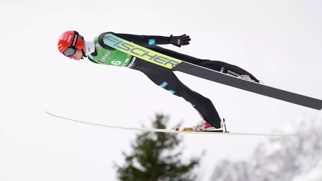 Karl Geiger war beim Skifliegen in Planica am Sonntag der beste Deutsche. - Bild: Darko Bandic/AP/dpa
