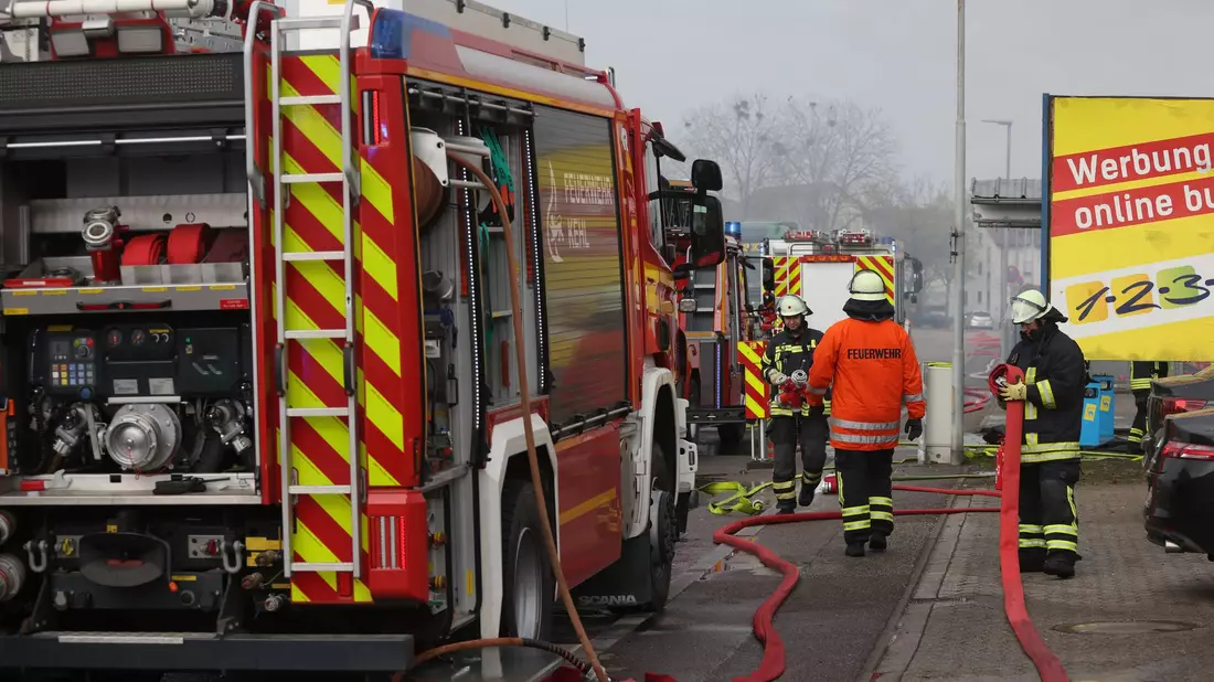 Noch ist völlig unklar, warum das Feuer ausbrechen konnte.  - Bild: Philipp von Ditfurth/dpa