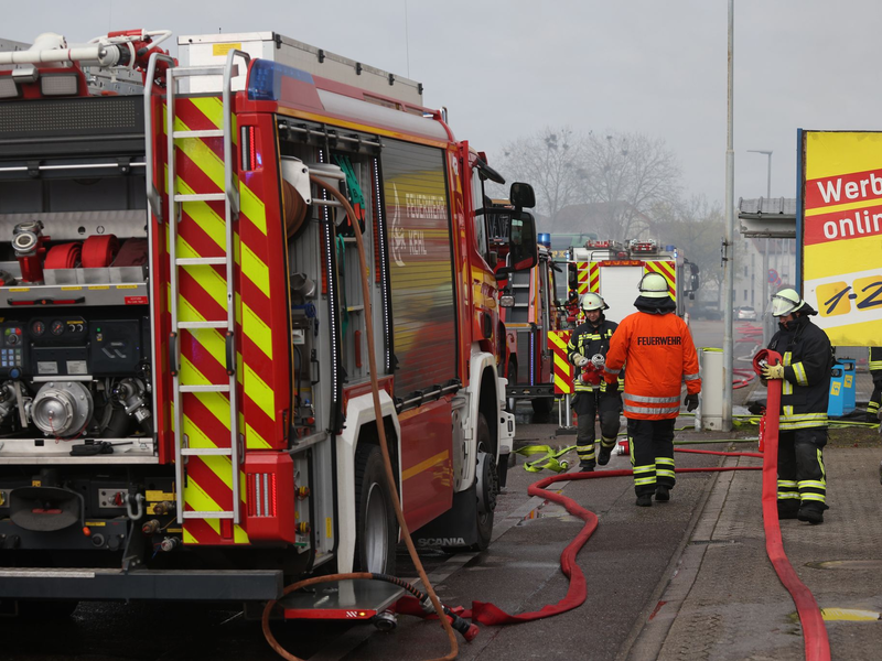 Noch ist völlig unklar, warum das Feuer ausbrechen konnte.  - Foto: Philipp von Ditfurth/dpa
