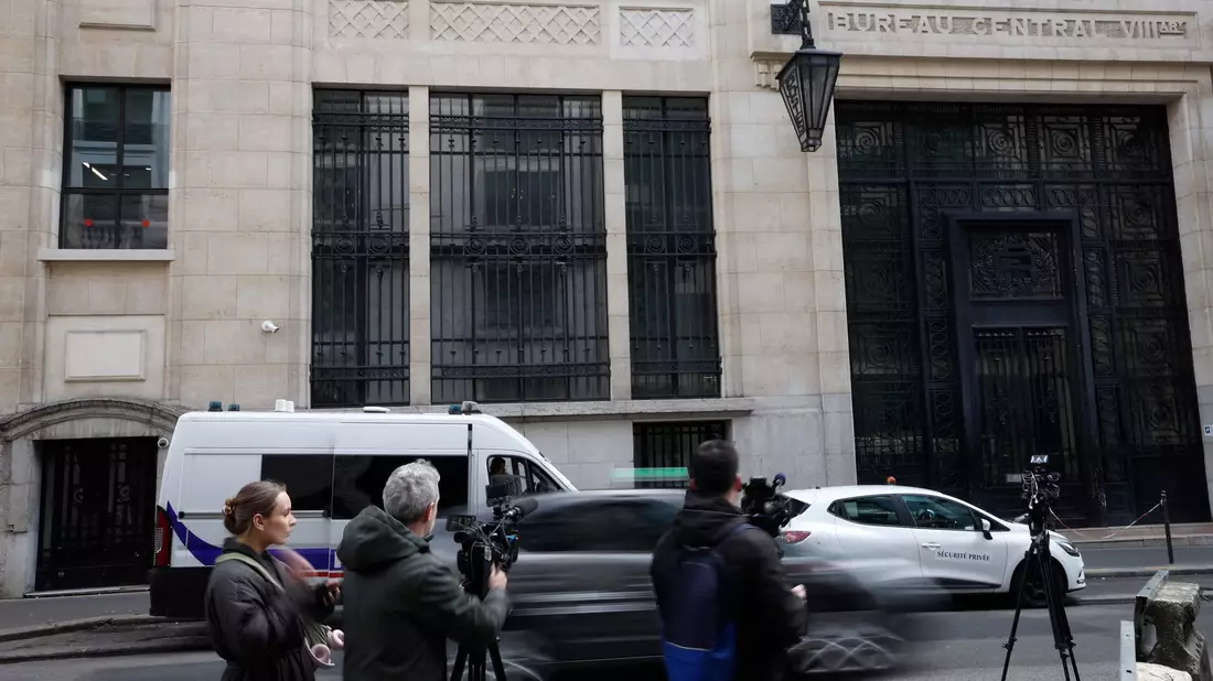 Bei einem Anschlagsversuch auf eine US-Bank in Paris wurden drei Verdächtige festgenommen. - Bild: Sebastien Dupuy/AFP/dpa