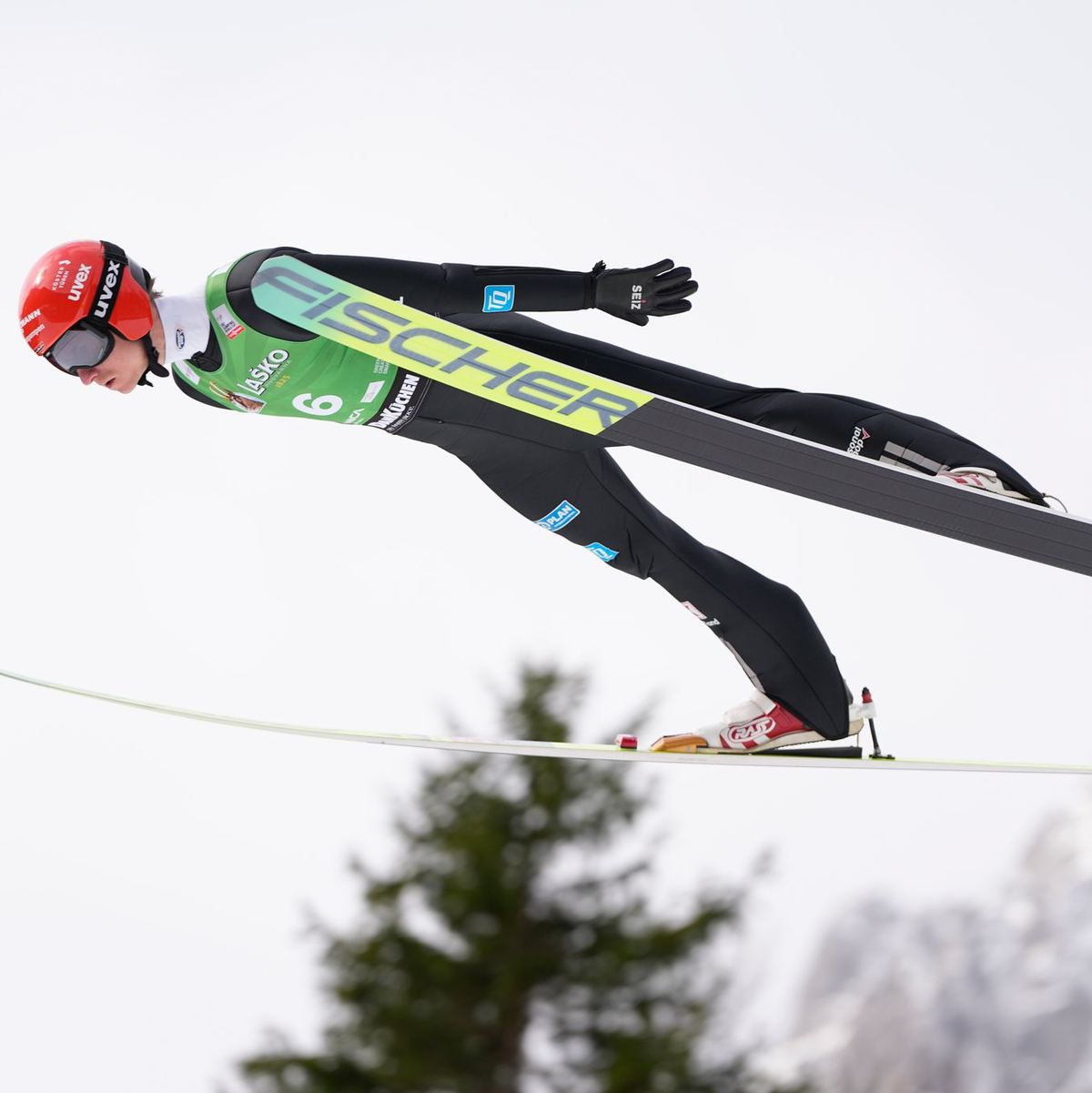Karl Geiger war beim Saisonabschluss der beste Deutsche. - Foto: Darko Bandic/AP/dpa