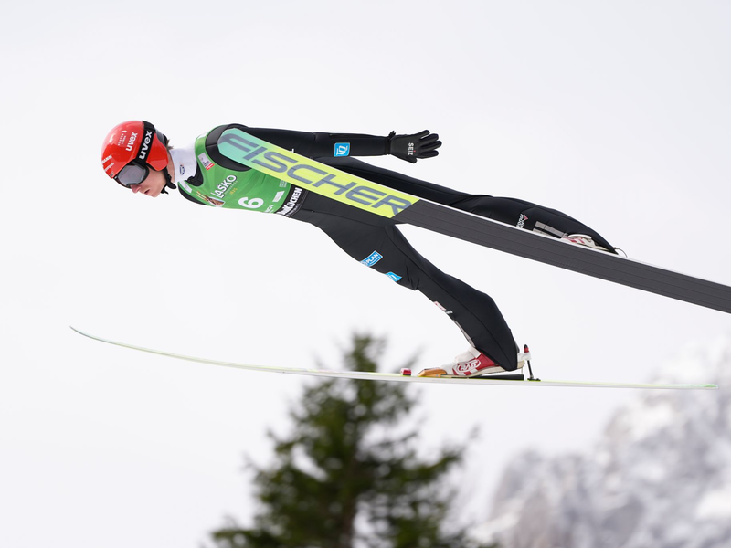 Karl Geiger war beim Saisonabschluss der beste Deutsche. - Foto: Darko Bandic/AP/dpa
