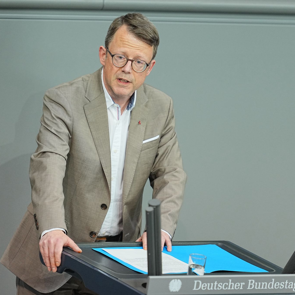 Der Linken-Abgeordnete Ulrich Thoden forderte die Bundesregierung als Konsequenz aus dem Gutachten auf, der US-Regierung die Nutzung der US-Militärbasen auf deutschem Boden für die Kriegsführung im Iran zu untersagen. (Archivbild) - Foto: Michael Kappeler/dpa