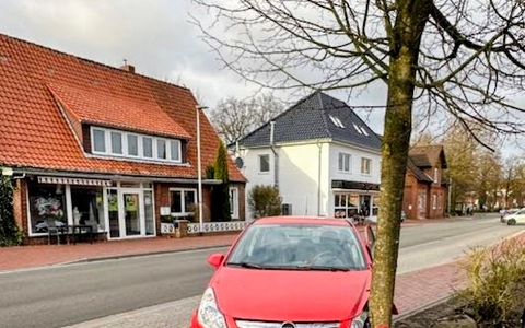 POL-STD: Oldendorf: Seniorin verursacht Unfall - Opel prallt gegen Imbiss und Baum - Foto: presseportal.de