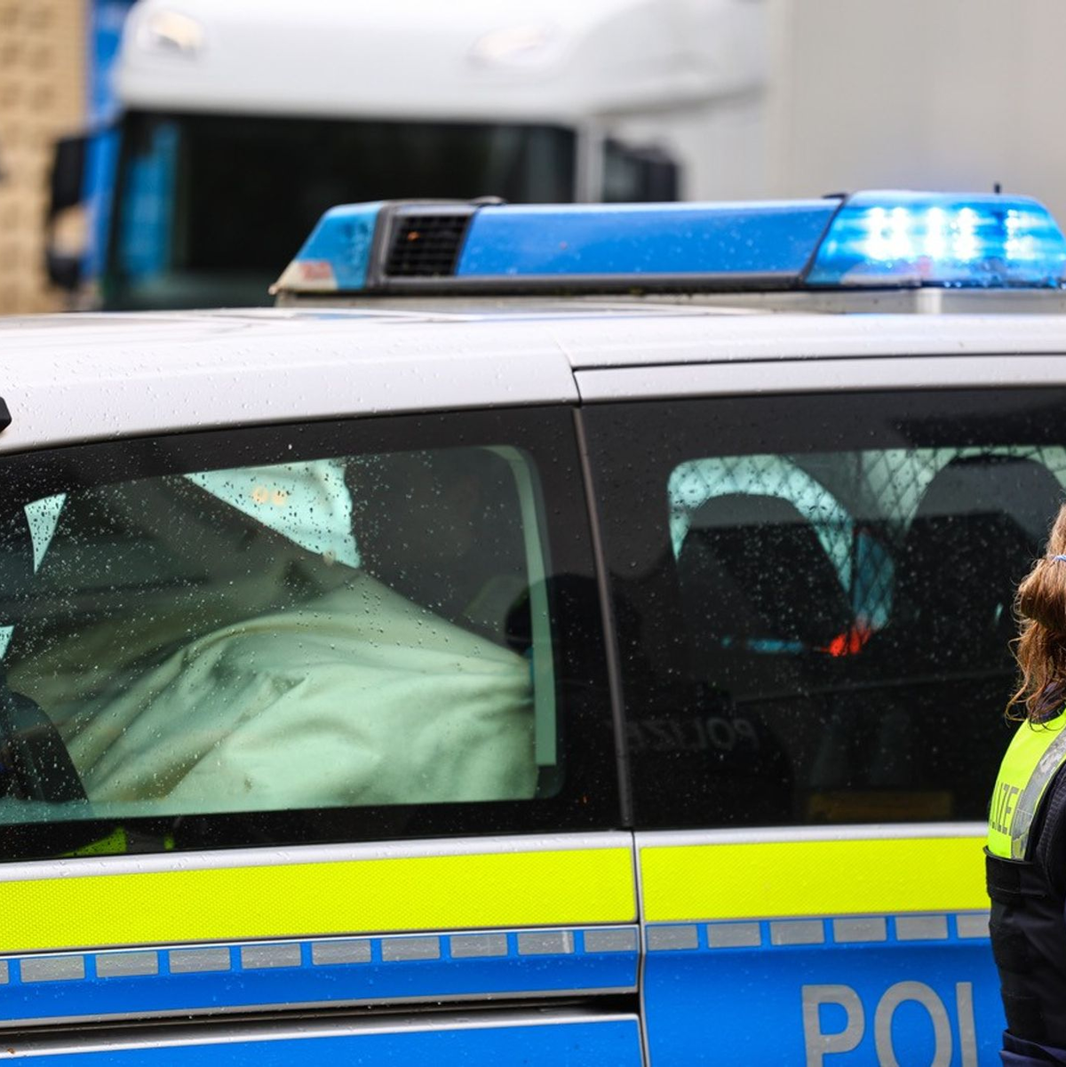 Der 40 Jahre alte Verdächtige wurde von der Polizei kurz nach der Tat festgenommen. - Foto: Alex Talash/dpa