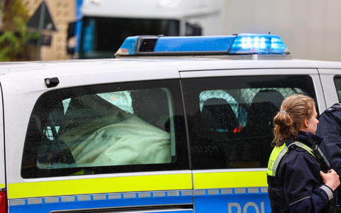Der 40 Jahre alte Verdächtige wurde von der Polizei kurz nach der Tat festgenommen. - Foto: Alex Talash/dpa