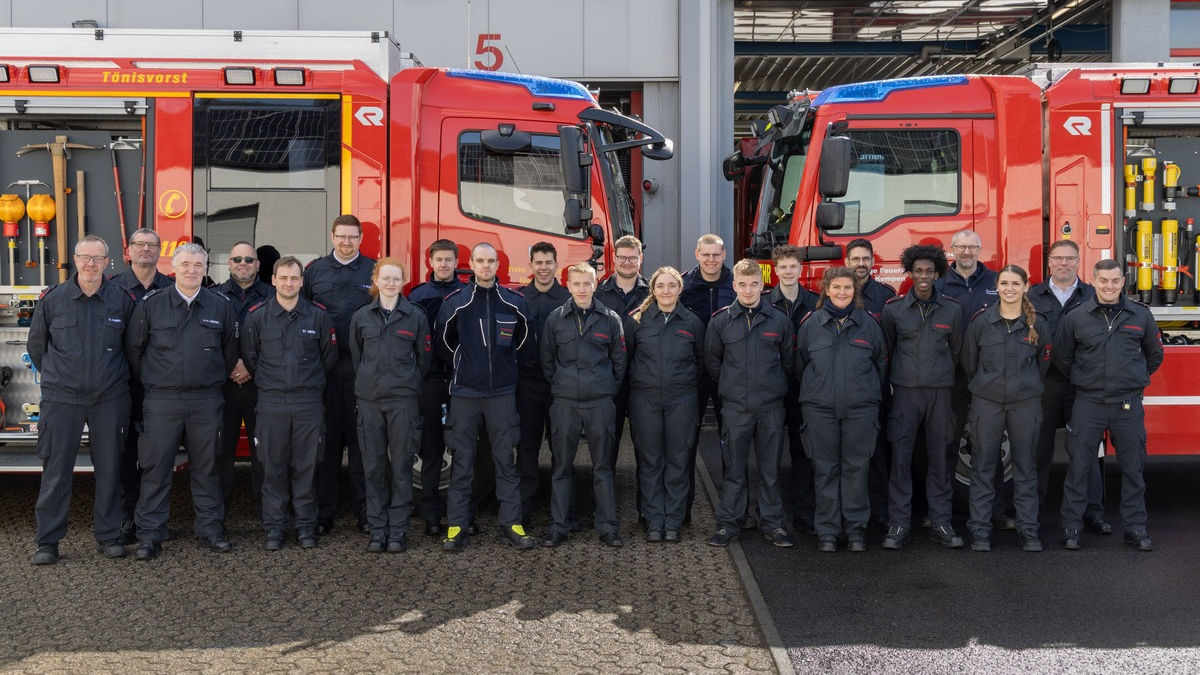 FW Tönisvorst: Erfolgreicher Abschluss der Truppmannausbildung: 14 neue Einsatzkräfte für Tönisvorst und Kempen - Foto: presseportal.de