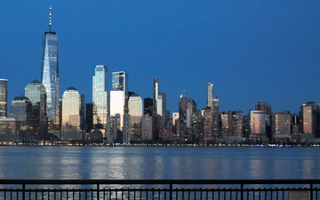 Die Skyline von Manhattan. (Archivbild) - Foto: Mark Lennihan/AP/dpa