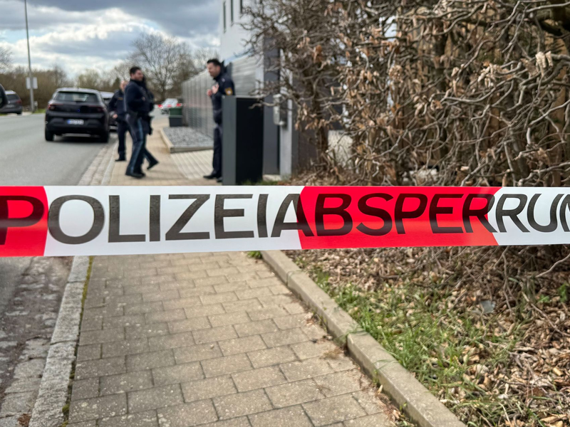 Die Leichen von einem Mann, einer Frau und einem Kind wurden in Pommelsbrunn bei Nürnberg gefunden.  - Foto: Lars Haubner/NEWS5/dpa