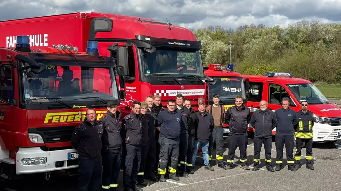 FW-KLE: Wenn jede Minute zählt: Fahrsicherheitstraining für Einsatzkräfte der Freiwilligen Feuerwehr Bedburg-Hau - Bild: presseportal.de