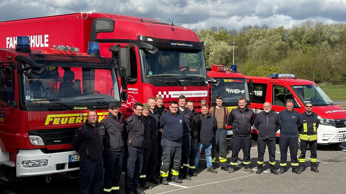 FW-KLE: Wenn jede Minute zählt: Fahrsicherheitstraining für Einsatzkräfte der Freiwilligen Feuerwehr Bedburg-Hau - Foto: presseportal.de