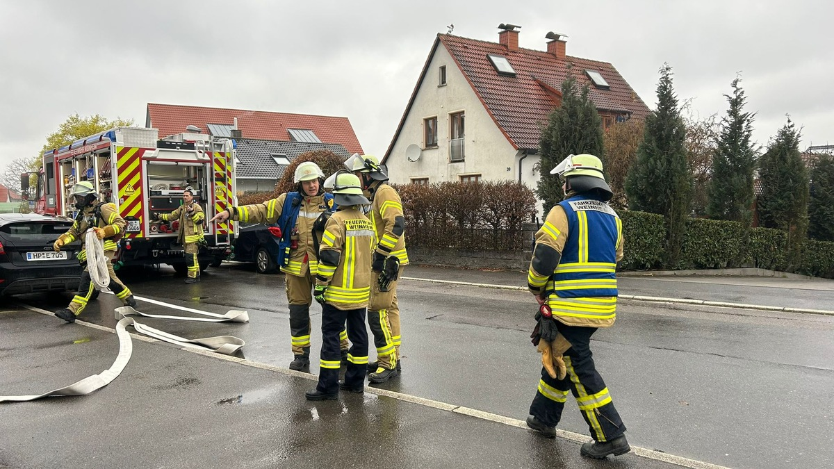 FW Weinheim: Realitätsnahe Einsatzübung in Lützelsachsen. Feuerwehr trainiert Brandeinsatz in Mehrparteienhaus - Foto: presseportal.de