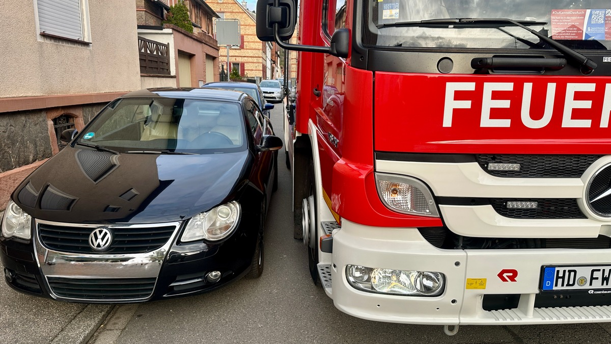 FW Weinheim: Böller vermutlich Auslöser für Gully Brand - Feuerwehr hat Durchfahrtsprobleme in der Wilhelmstraße - Foto: presseportal.de