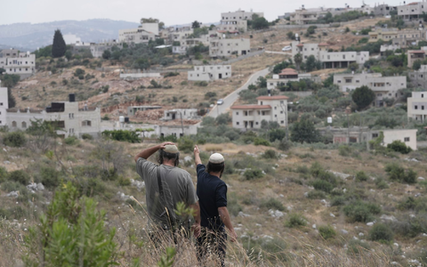 Immer wieder kommt es zu Gewalt israelischer Siedler gegen Palästinenser und ihren Besitz. (Archivbild)  - Foto: Maya Alleruzzo/AP/dpa