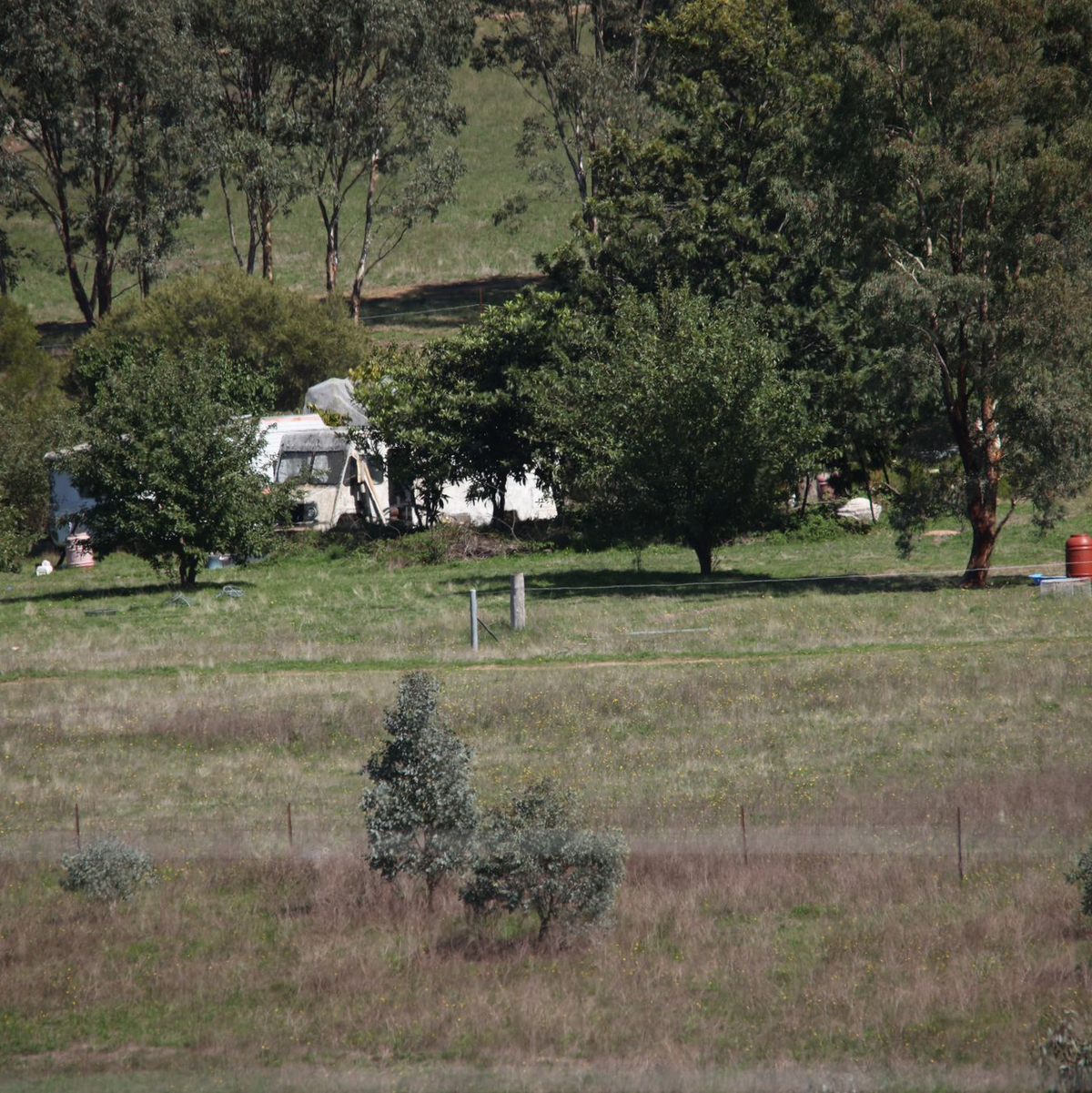 Der Flüchtige wurde auf einem abgelegenen Grundstück aufgespürt. - Foto: Jodie Mcmaster/AAP/dpa