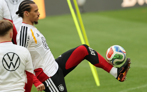 Leroy Sané, hier beim Training vor dem Spiel gegen Ghana, muss iiefern.  - Foto: Christian Charisius/dpa