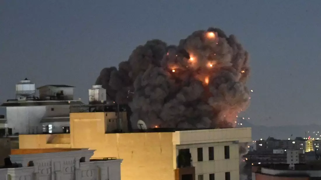 Teheran wird am Morgen erneut Ziel heftiger Luftangriffe.  - Bild: Shadati/XinHua/dpa