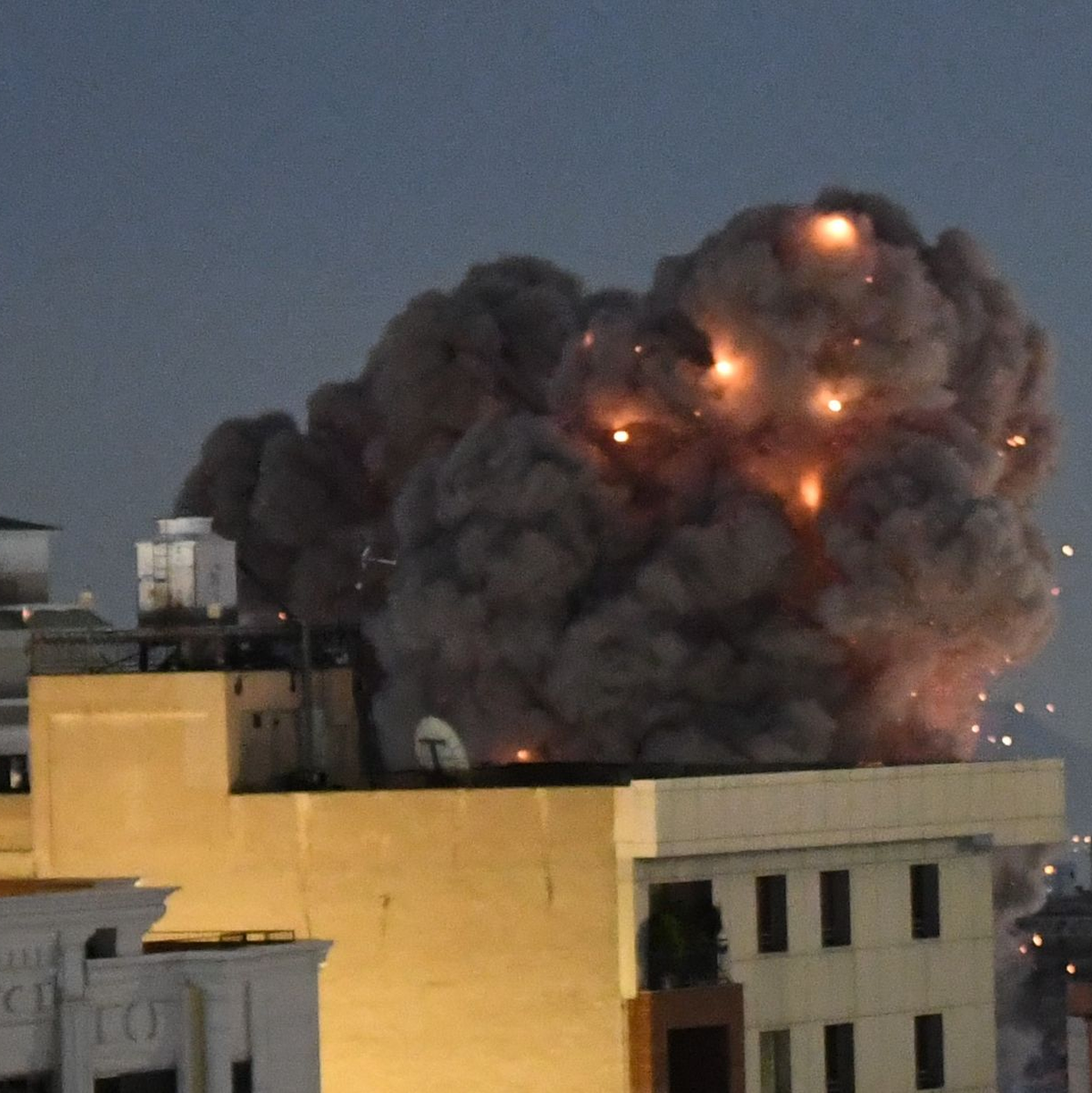 Teheran wird am Morgen erneut Ziel heftiger Luftangriffe.  - Foto: Shadati/XinHua/dpa