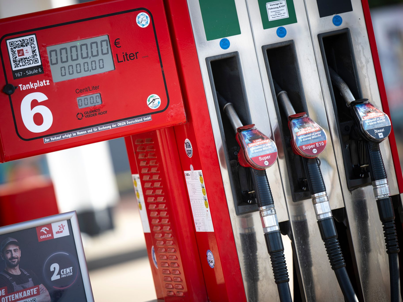 Die neue Preisregel für Tankstellen soll am 1. April in Kraft treten. (Symbolbild) - Foto: Philip Dulian/dpa