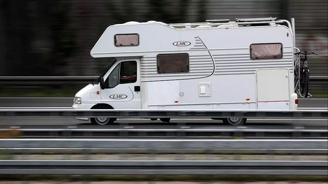 Wohnmobil auf einer Autobahn (Archiv) - Bild: via dts Nachrichtenagentur
