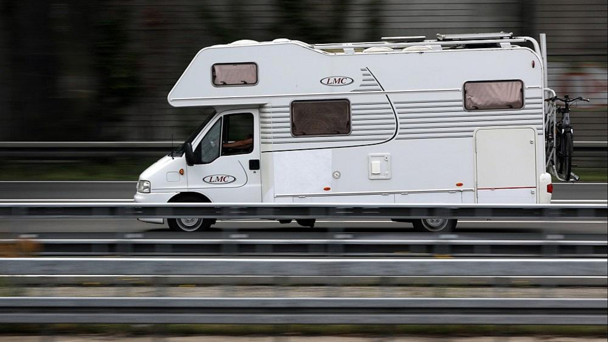 Wohnmobil auf einer Autobahn (Archiv) - Foto: via dts Nachrichtenagentur