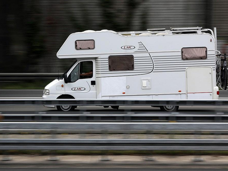 Wohnmobil auf einer Autobahn (Archiv) - Foto: via dts Nachrichtenagentur