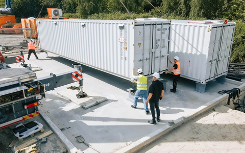 Intelligente Energiekonzepte fĂĽr die Industrie: Wie Batteriespeicher optimal performen - Foto: presseportal.de Intelligente Energiekonzepte fĂĽr die Industrie: Wie Batteriespeicher optimal performen - Foto: presseportal.de